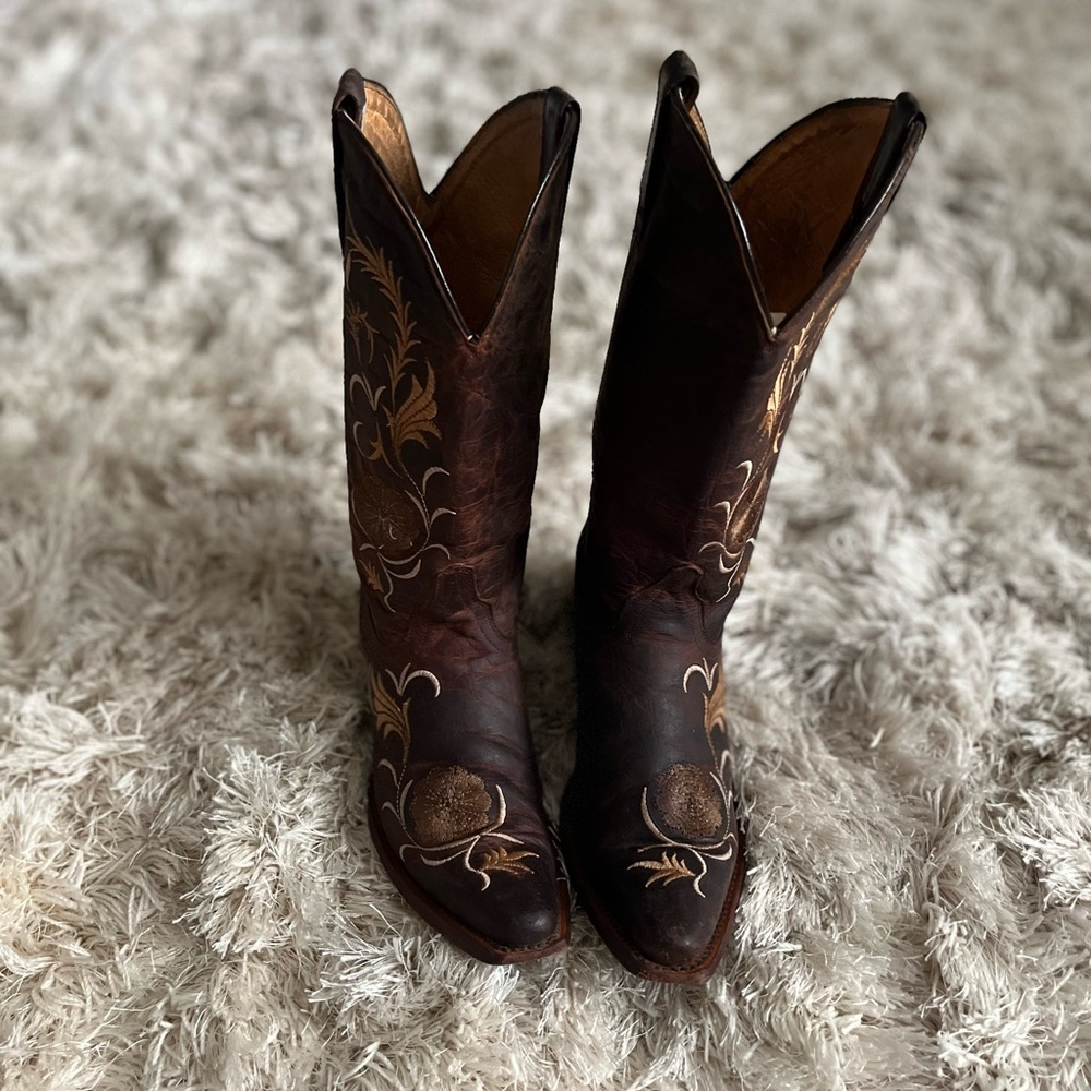 Shyanne Cowboy Boots for Any Cowgirl Size 6 Embroidered Leather